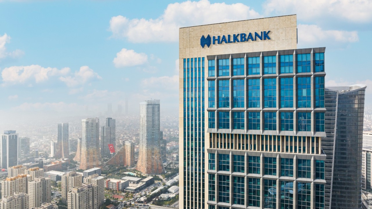 Fitch Ratings, Halkbank'ın notunu yükseltti