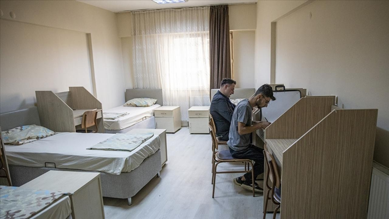 İBB'nin öğrenci yurt ücretlerine yaklaşık yüzde 35 zam yapıl