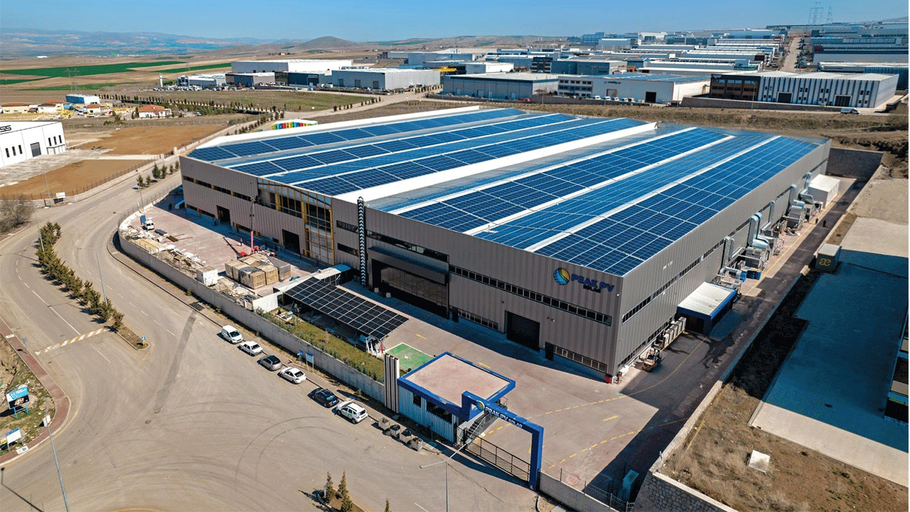 PEAK PV panel üretimine batarya ve enerji depolamayı da ekli