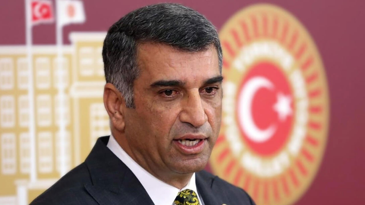 PM'den istifa etmeyen Gürsel Erol'dan kurultay çağrısı