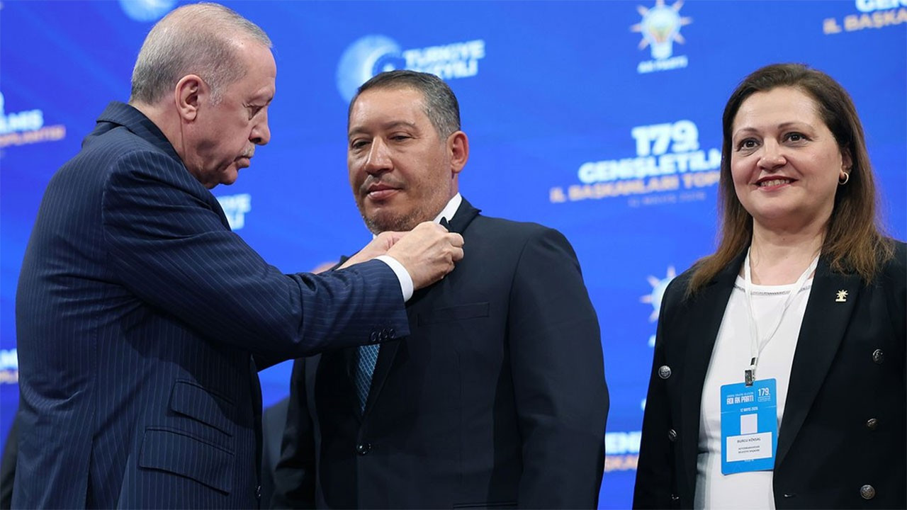CHP'den AK Parti'ye geçen belediye başkanına neşterle saldırı girişimi