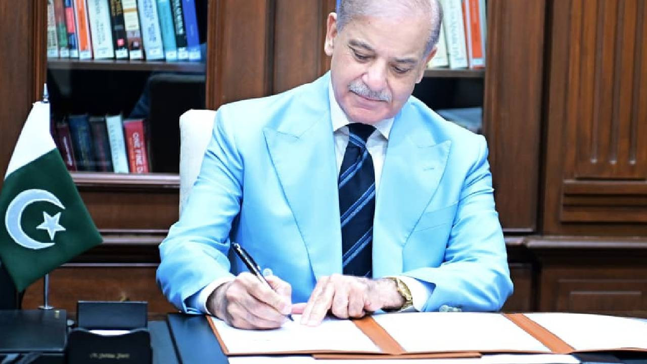 Pakistan Başbakanı Şerif, İslamabad Mutabakat Zaptı'nı ara bulucu olarak imzaladı
