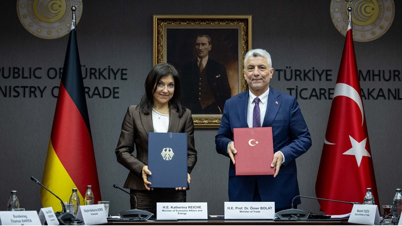 Bakan Bolat: Türkiye-Almanya ticaretini 50 milyar doların üzerine çıkaracağız