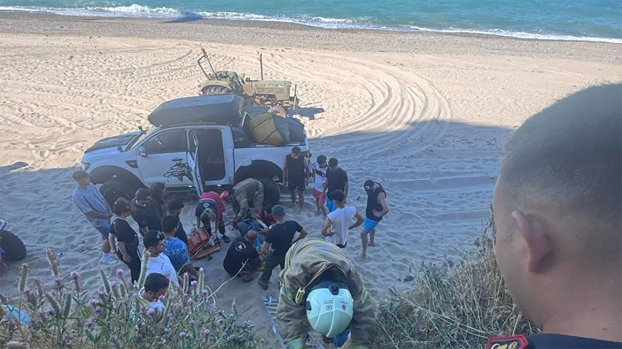 Çatalca'da paraşüt kayalıklara çarptı: Yaralılar var