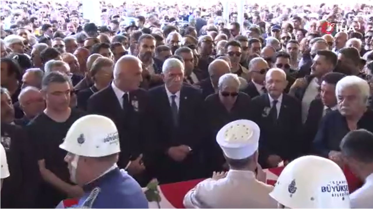Bakan Ersoy: Kadir İnanır ile birlikte bir devir hiç geri dönmeyecek şekilde kapanmış oluyor