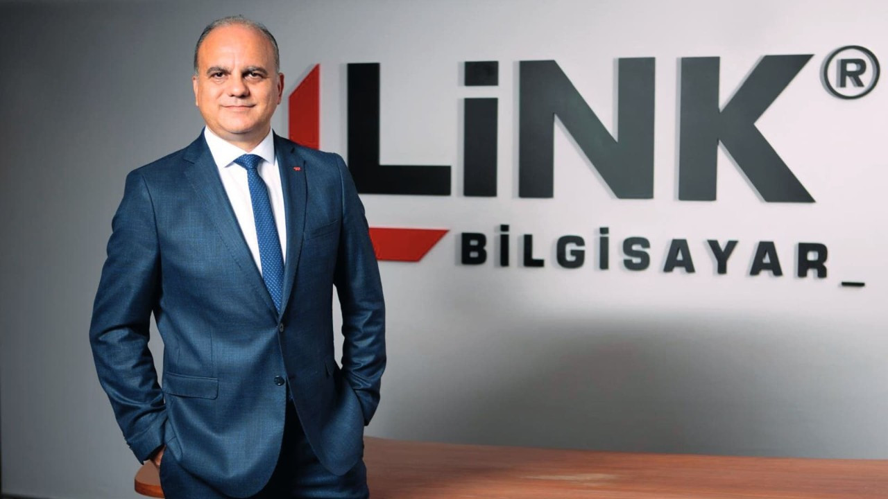 Link Bilgisayar yapay zeka destekli dijital iş asistanı konsepti