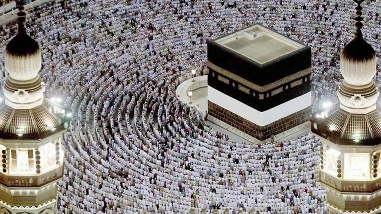 Suudi Arabistan umre vizesinde kuralları değiştirdi: Çoklu giriş imkanı 1 yıl sürecek