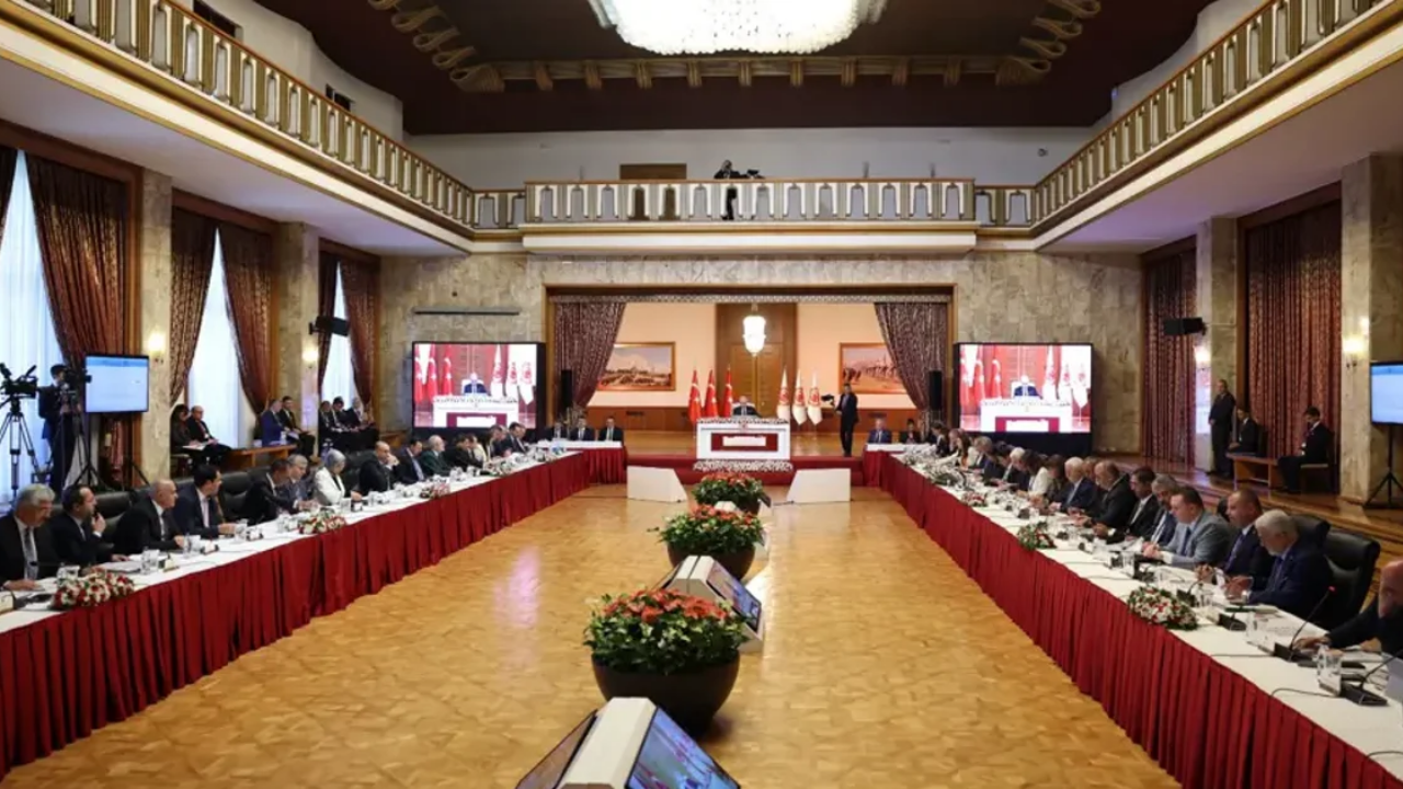 Kulis: AK Parti geri adım attı, çerçeve yasa tatil öncesi Meclis'e geliyor