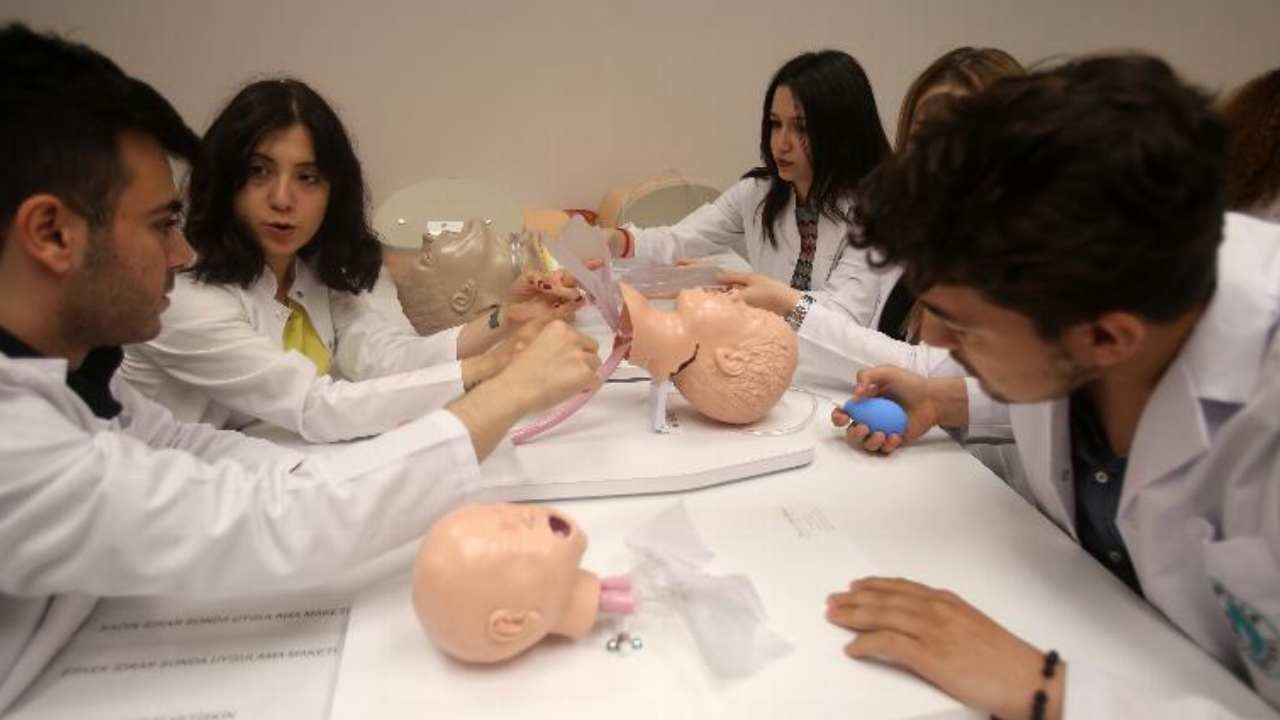 Tıpta ilk 15 bini alan devlet üniversiteleri belli oldu; Hacettepe ve Cerrahpaşa yarışta