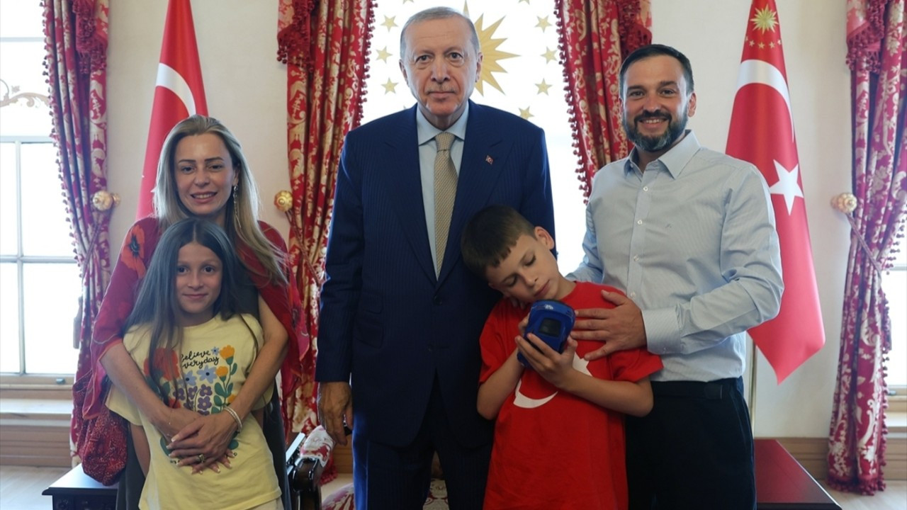 Erdoğan "Cake Not Hate" kampanyasıyla tanınan Harris ile görüştü