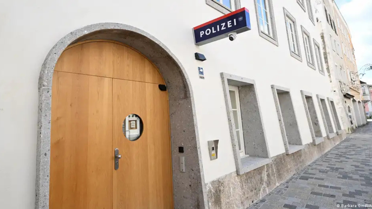 Adolf Hitler'in doğduğu ev polis karakolu oldu