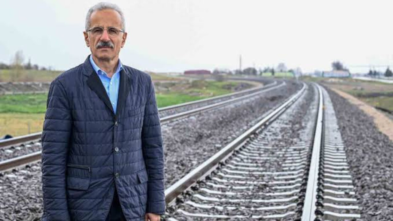 Bakan Uraloğlu: Ankara’nın batısını kuşatan banliyö hattı yaklaşık 52 kilometreye ulaşacak