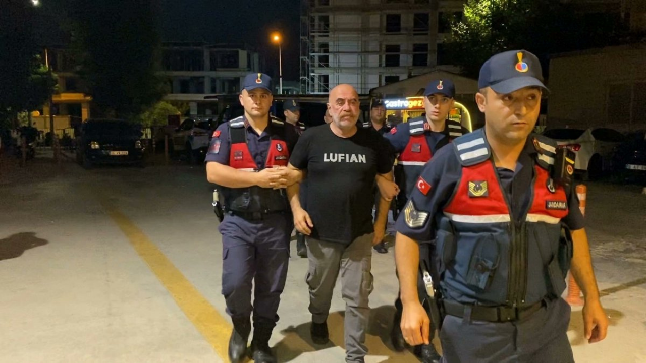 Gözaltındaki ünlü yönetmen Ezel Akay serbest bırakıldı: Kardeşi tutuklandı