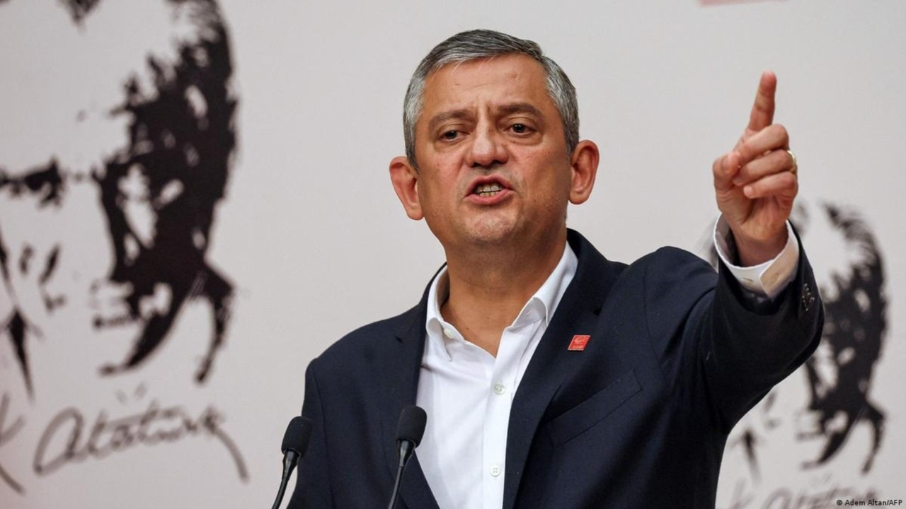 Yeni parti toplantısı ertelendi: Özel cephesinden açıklama geldi