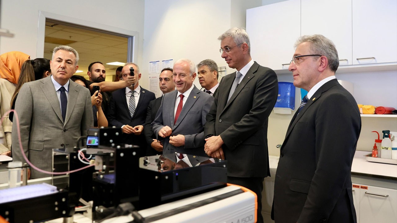 Sağlık Bakanı Memişoğlu'ndan İzmir Biyotıp ve Genom Merkezi'ne ziyaret