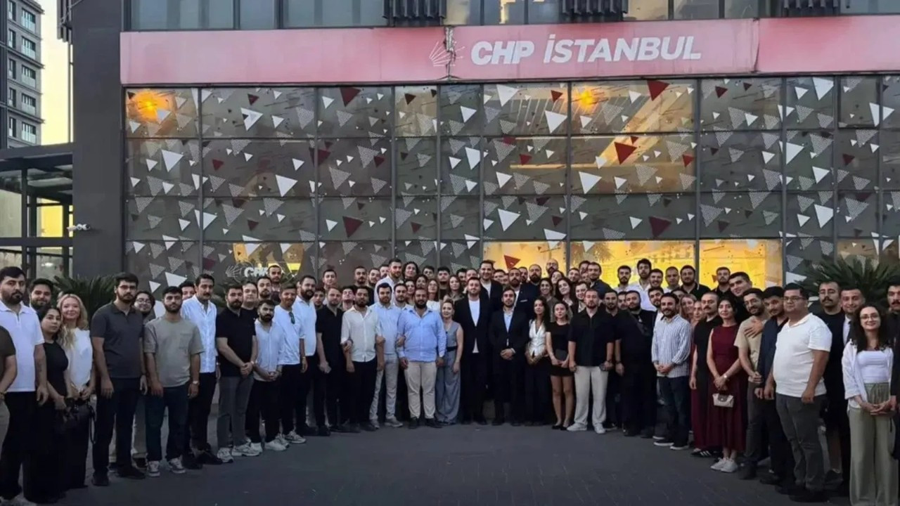 CHP İstanbul Gençlik Kolları'nın yönetimi Yeni Parti'ye katıldı