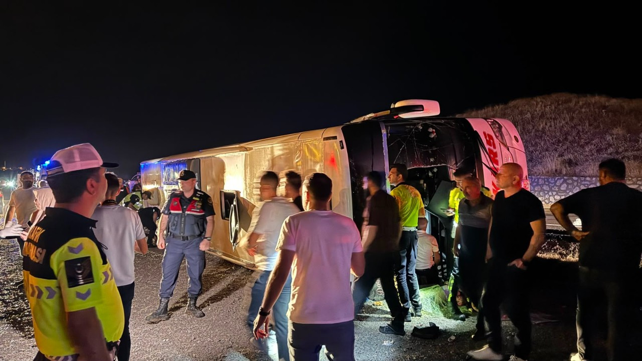 Kırıkkale'de yolcu otobüsü devrildi: 40 yaralı
