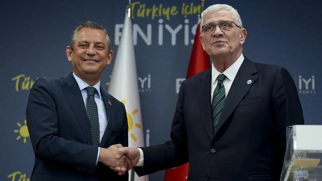 İYİ Parti lideri Dervişoğlu'ndan Özgür Özel'e YENİ Parti tebriği