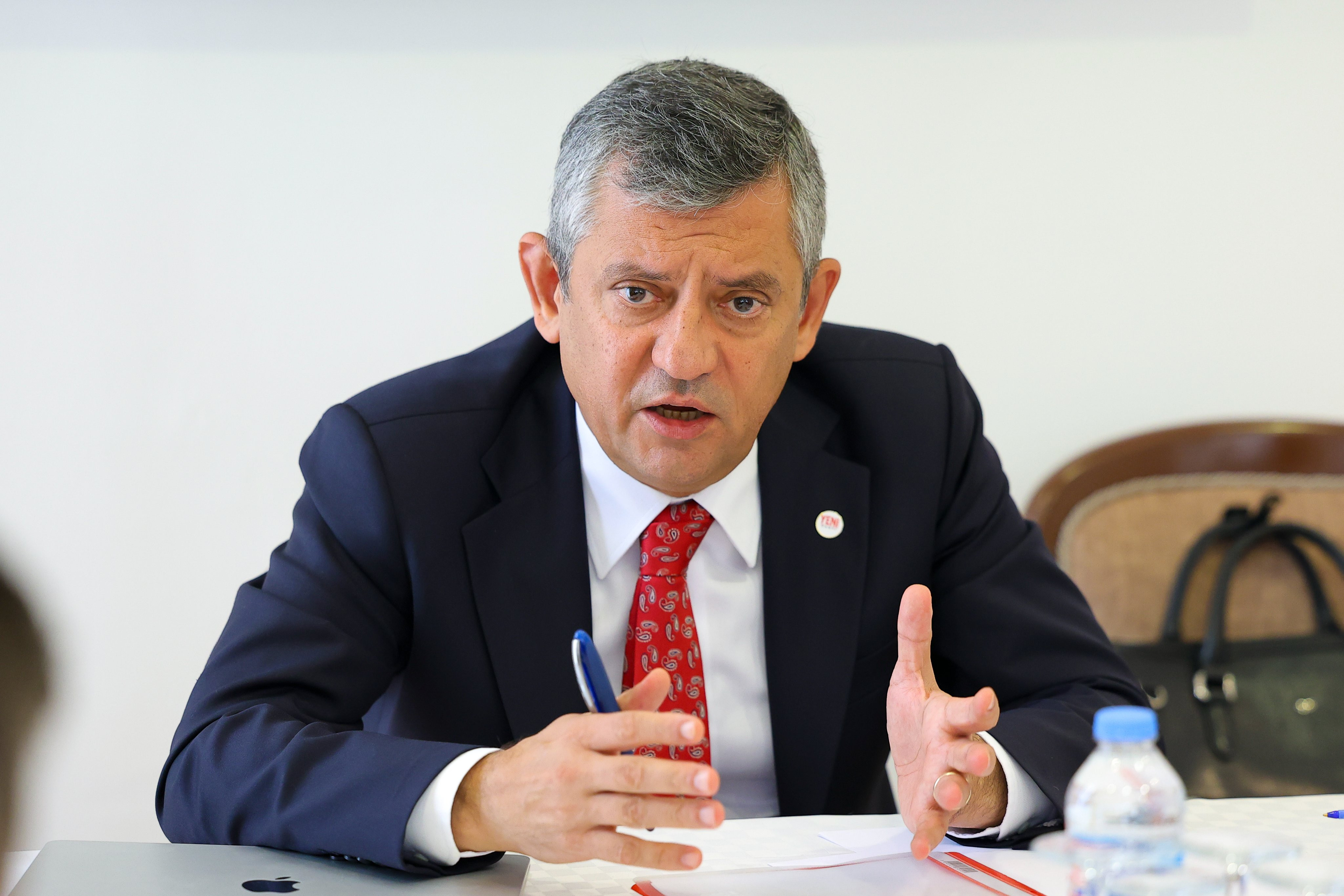 Özgür Özel: Bağış bizim için çok önemli; bütün para butlanda kaldı, buraya tam takır kuru bakır geldik