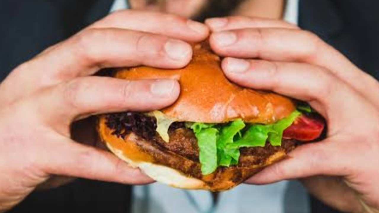 Ekonomik hamleler işe yaramadı. Bir döneme damga vuran fast-food devi iflas ediyor.
