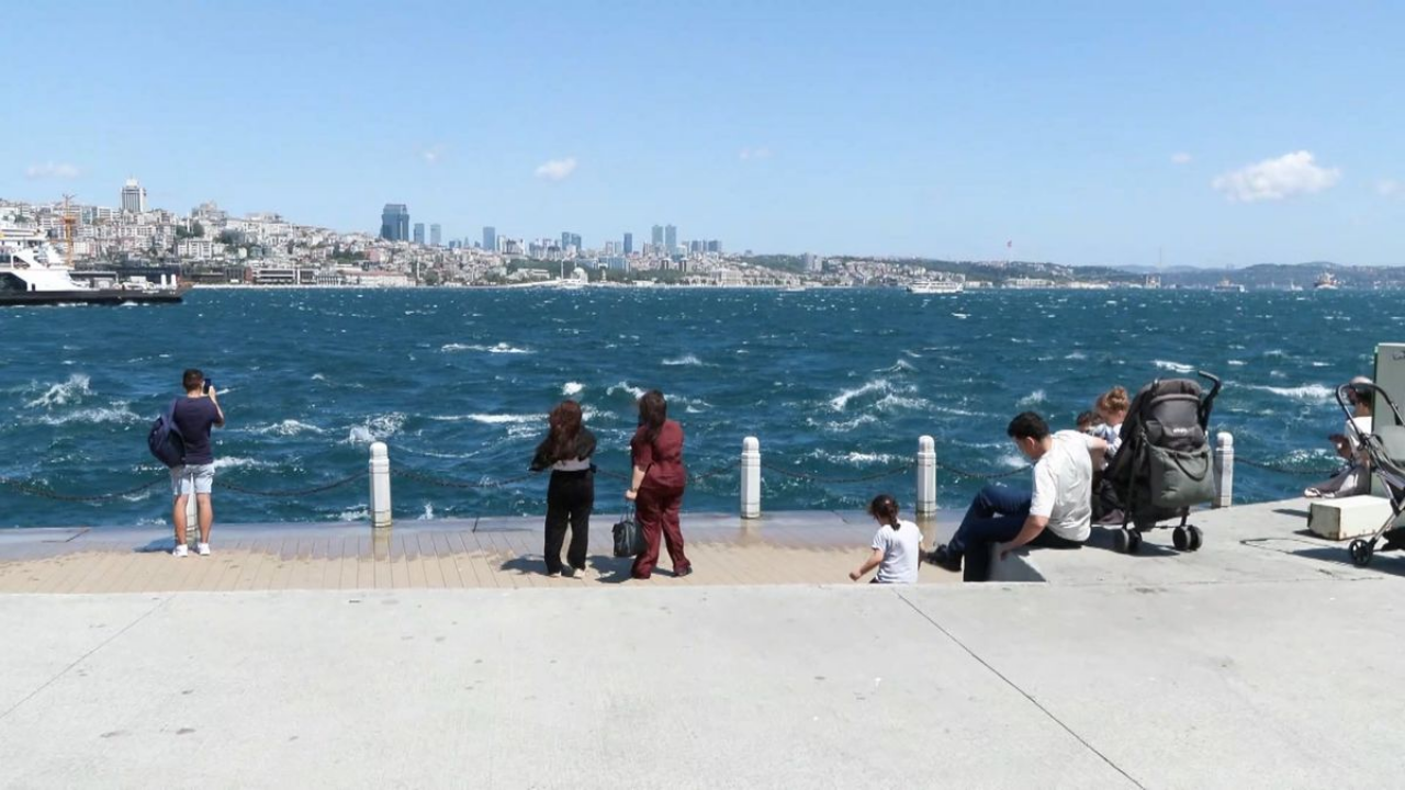 İstanbul'da kuvvetli rüzgar alarmı: Valilik tarih vererek uyardı
