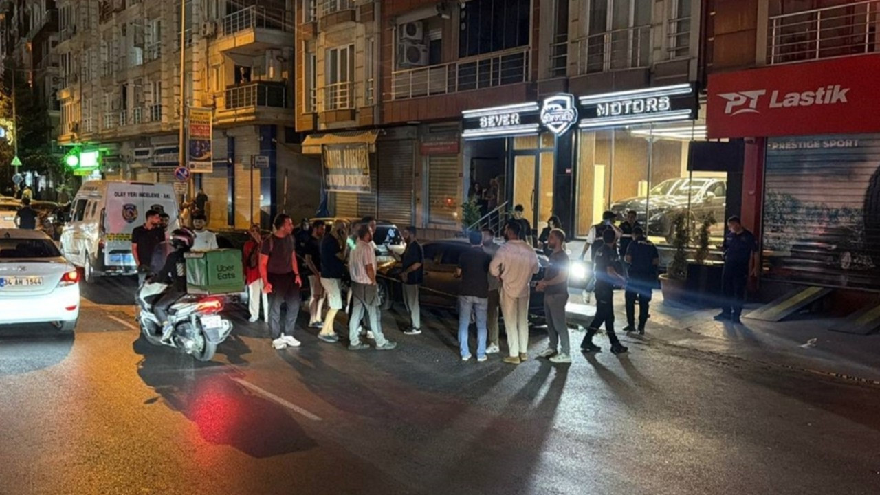 Eyüpsultan'da oto galeriye silahlı saldırı: 1 ölü, 3 yaralı