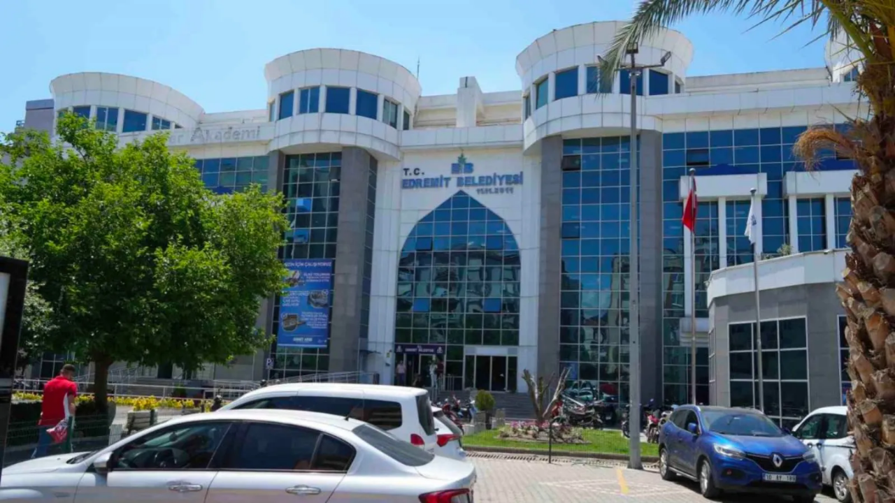 Edremit Belediyesi'nden usulsüzlük iddialarına yanıt: Suç duyurusunda bulunuldu