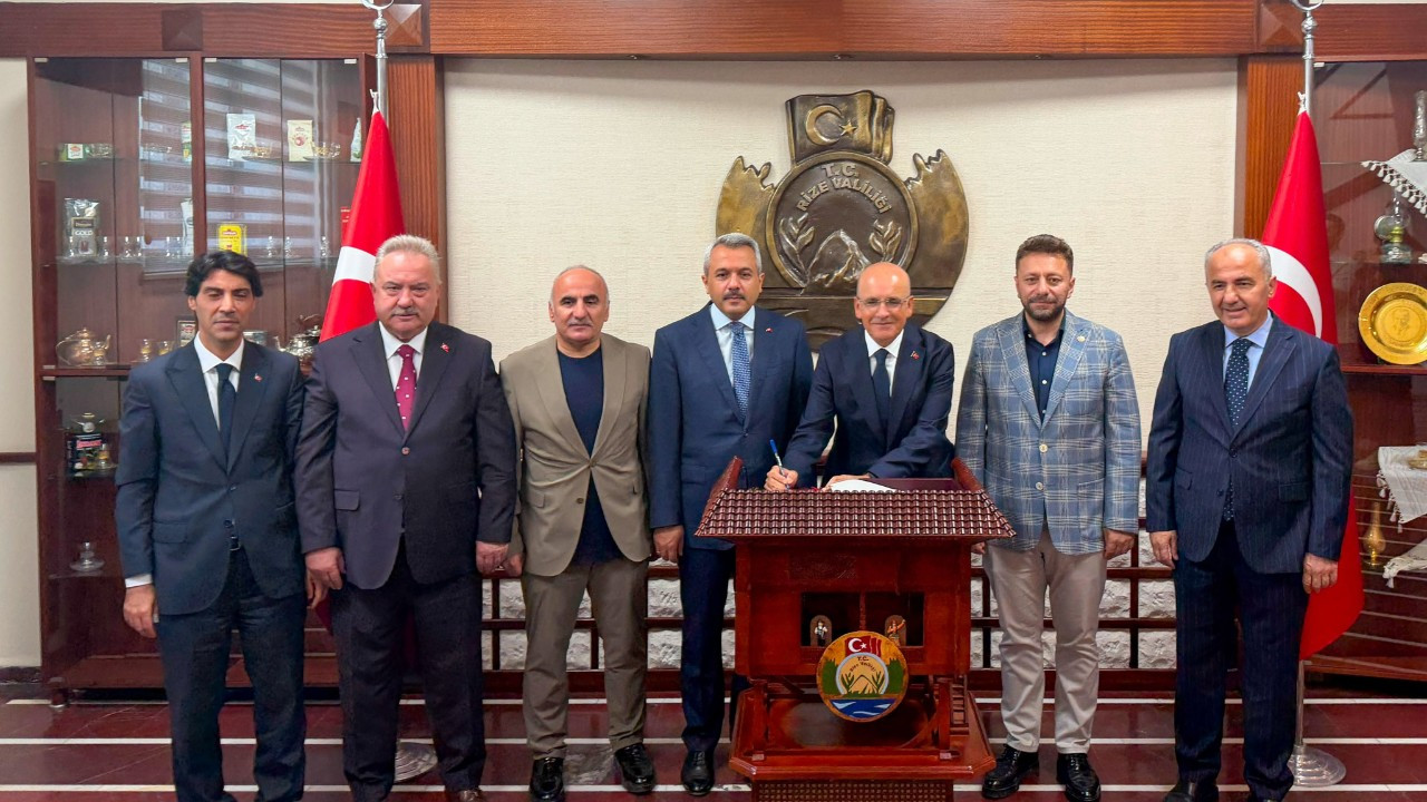 Bakan Şimşek Rize'de ziyaretlerde bulundu