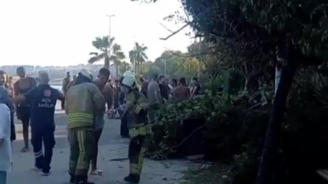 Büyükçekmece'de toprak kayması: Toprak altında mahsur kalanlar var