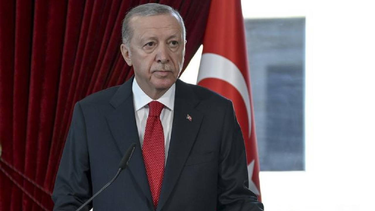 Cumhurbaşkanı Erdoğan, YAŞ toplantısı öncesi Anıtkabir'i ziyaret etti: TSK milletimizin güven kaynağı olmayı sürdürmektedir