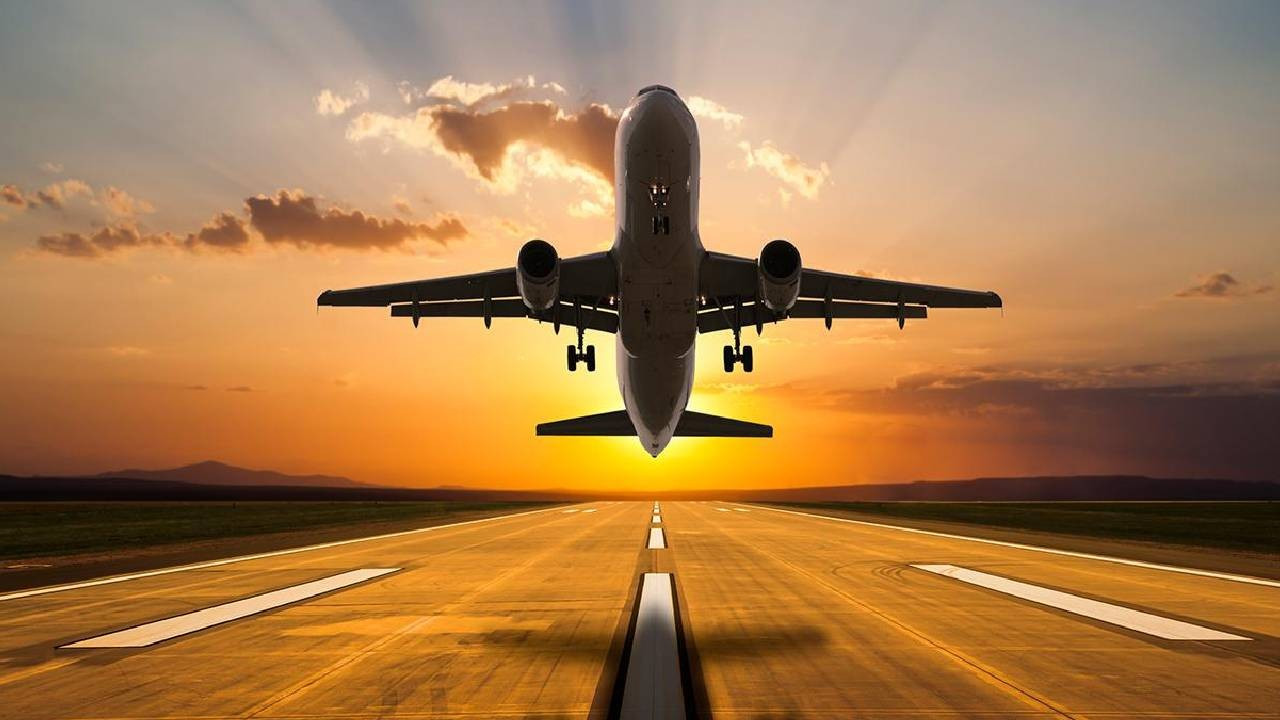 Jet yakıtı havayollarını vurdu! Dev şirketlerin kârı eridi