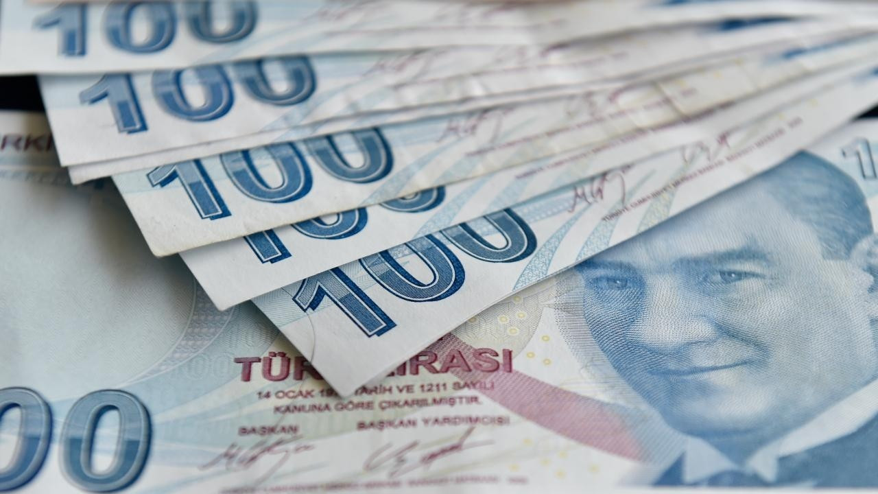Serbest piyasaya göre 'TL tatile çıktı'