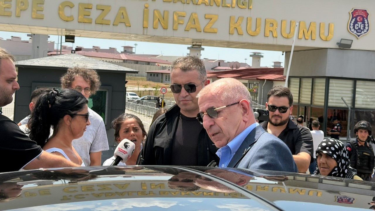 Ümit Özdağ, cezaevindeki Sinem Dedetaş ve Oğuzhan Uğur'u ziyaret etti