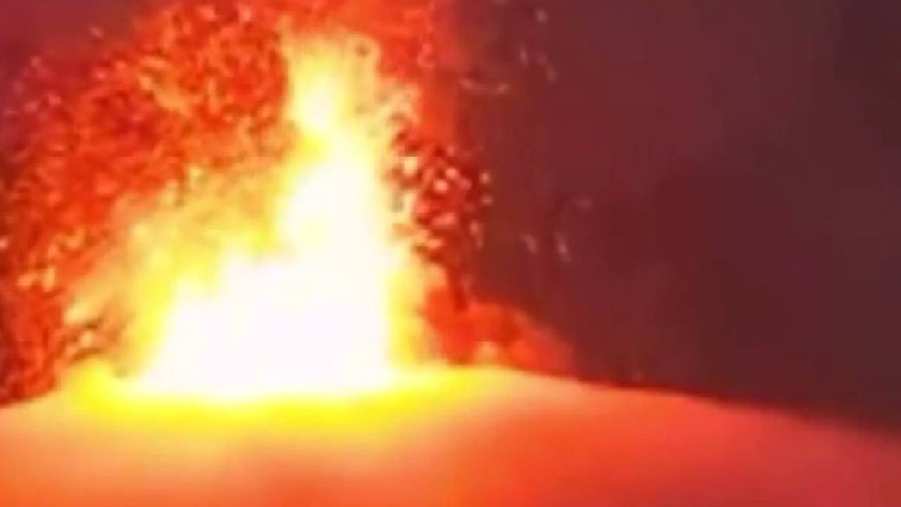 Yanardağ patladı, lavlar köylere yaklaştı! Turuncu alarm verildi, binlerce kişi tahliye edildi