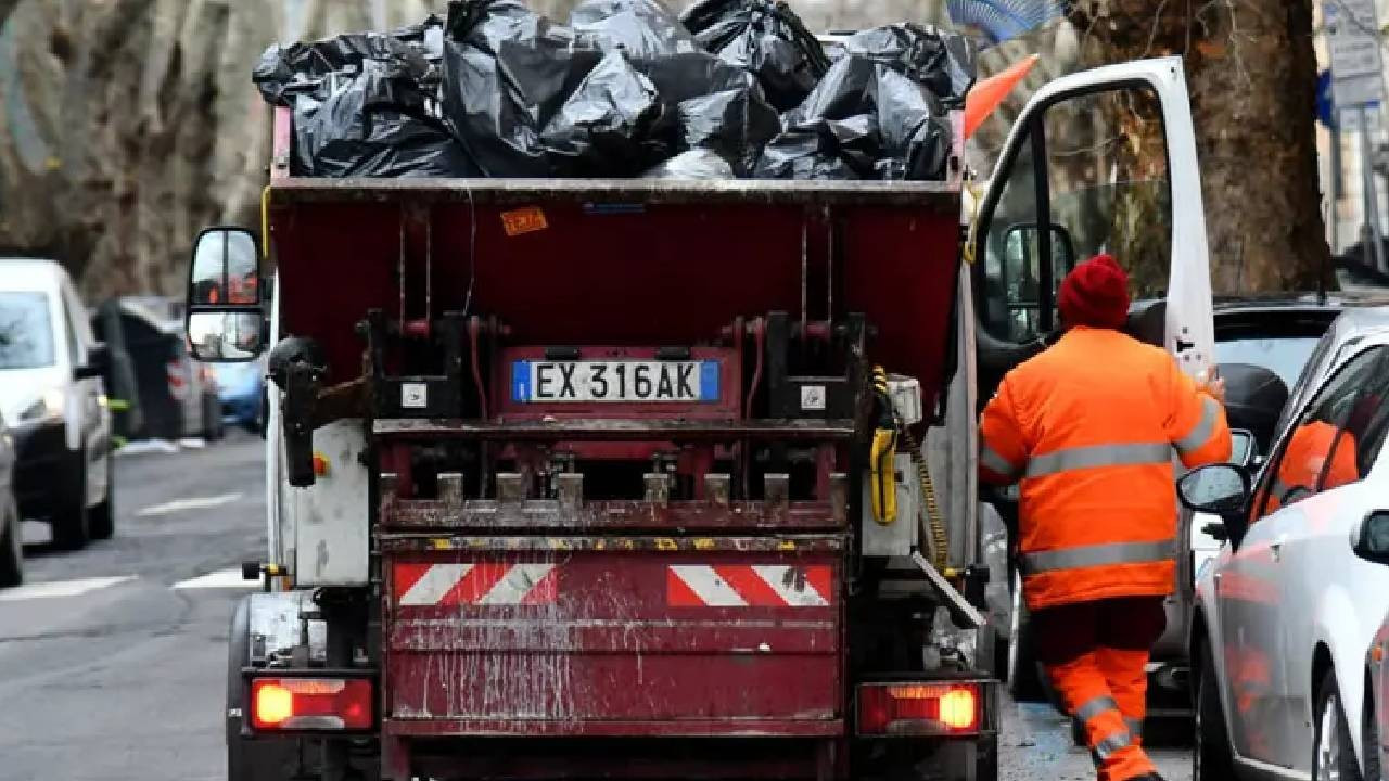 1 milyon Euro'luk bileti çöpe attı: Ekipler çöp dağını didik didik aradı