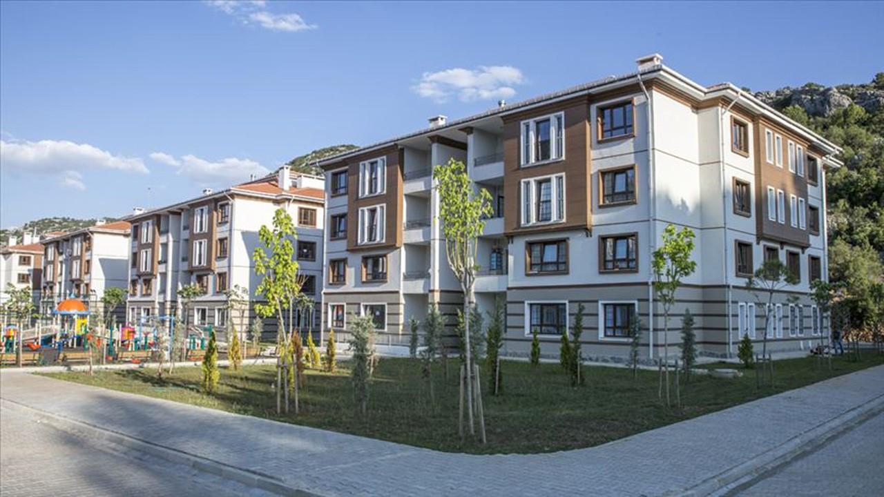 TOKİ, yüzde 10 peşinatla ev ve iş yeri satışına başlıyor: İşte başvuru detayları ve tarihler...