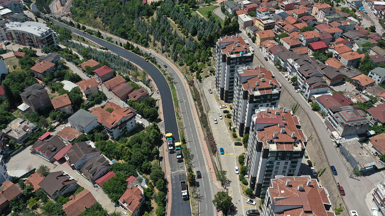 Tosyalı’nın cüruf bazlı çevreci asfaltı Kocaeli’nin en zorlu rampalarında kullanılmaya başlandı