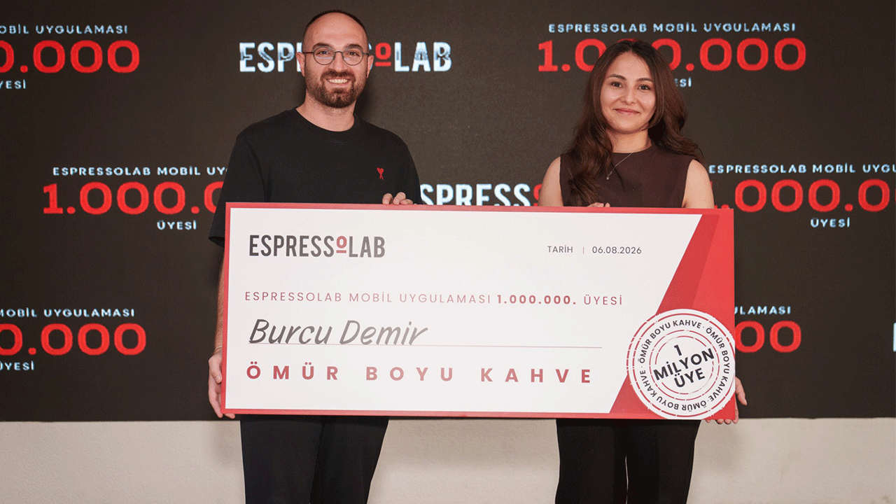Espressolab'in 1 milyonuncu kullanıcısı ömür boyu ücretsiz kahve hakkı kazandı