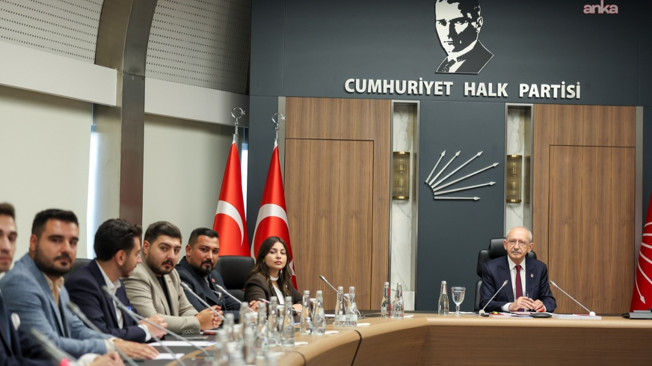 Kılıçdaroğlu, CHP Gençlik Kolları MYK üyeleri ile görüştü