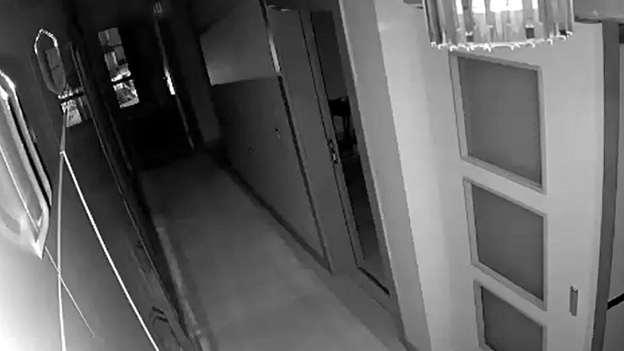 Gaziantep’teki 4.5 büyüklüğündeki deprem kameraya böyle yansıdı