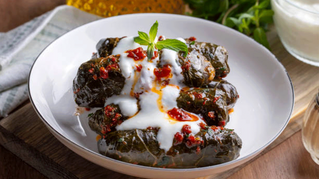 MasterChef Etli Kara Lahana Sarması nasıl yapılır? Etli Kara Lahana Sarması tarifi ve püf noktaları