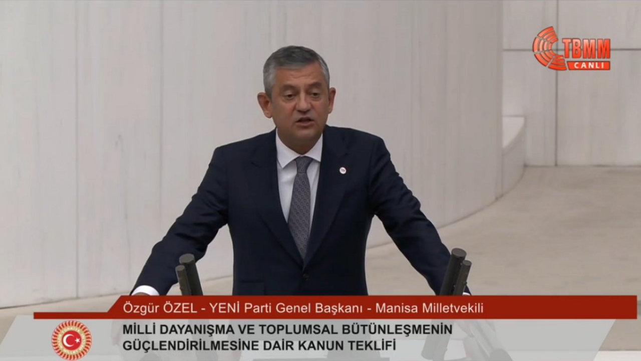 Özgür Özel'den "çerçeve yasa" kararı: Ben ve arkadaşlarım "evet" diyeceğiz
