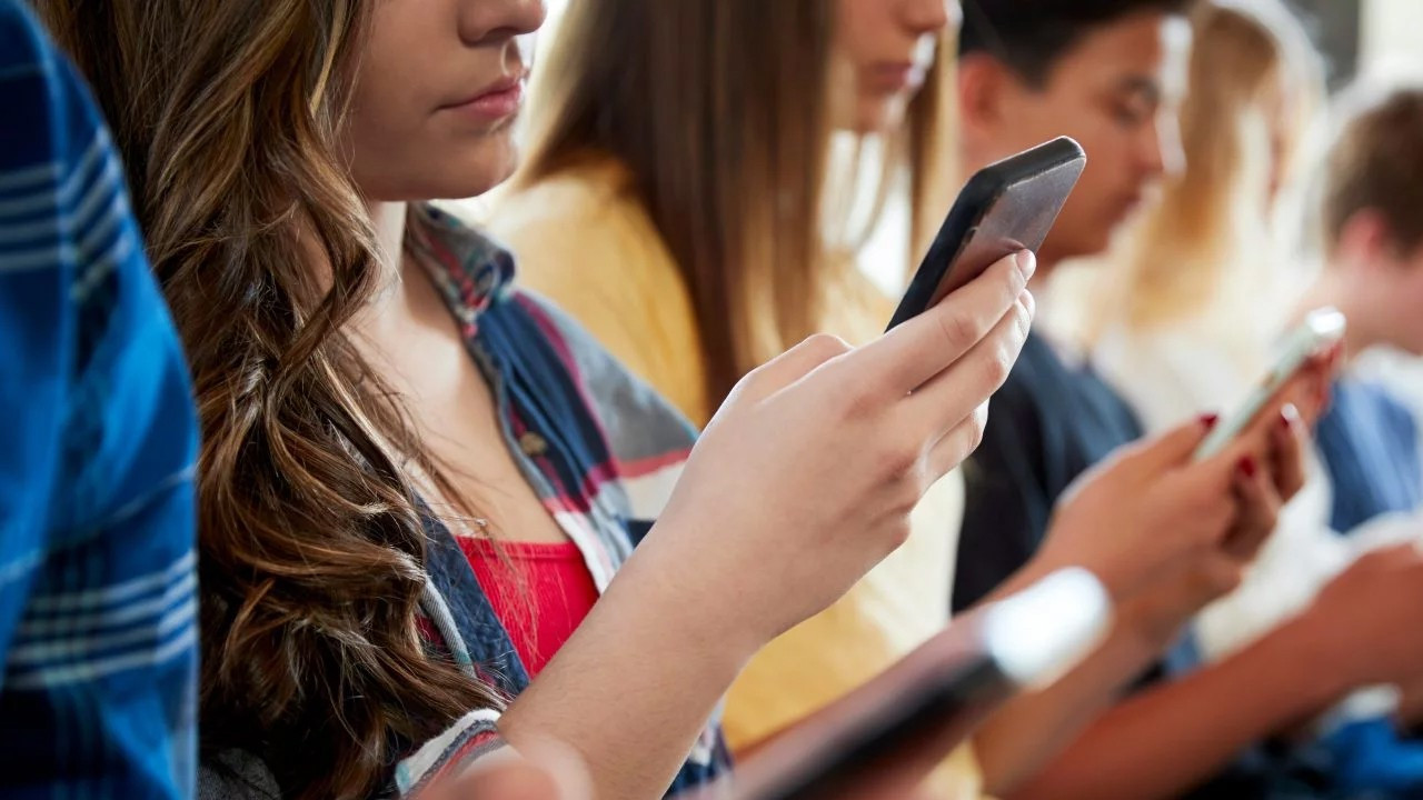 1 Eylül’de başlıyor, artık bu öğrencilerin de telefon kullanımı yasaklanıyor