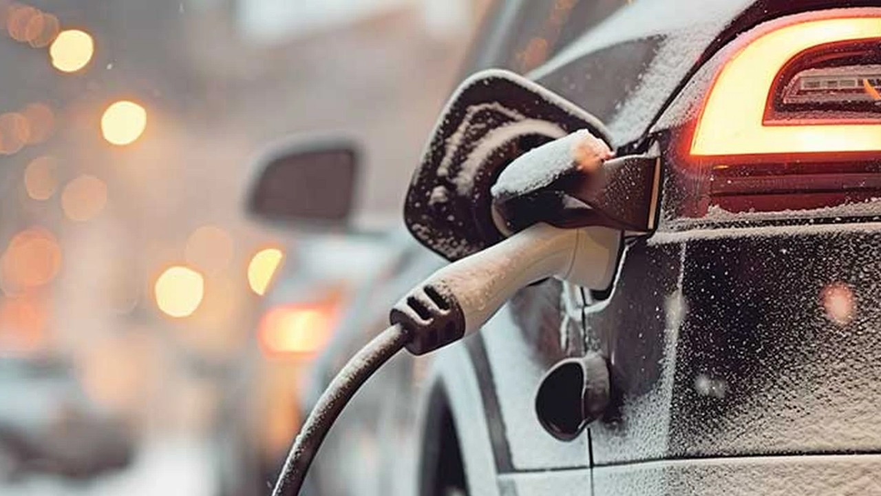 Elektrikli otomobillerin saç baş yolduran sorunu çözülüyor: Kışın artık kimse isyan etmeyecek