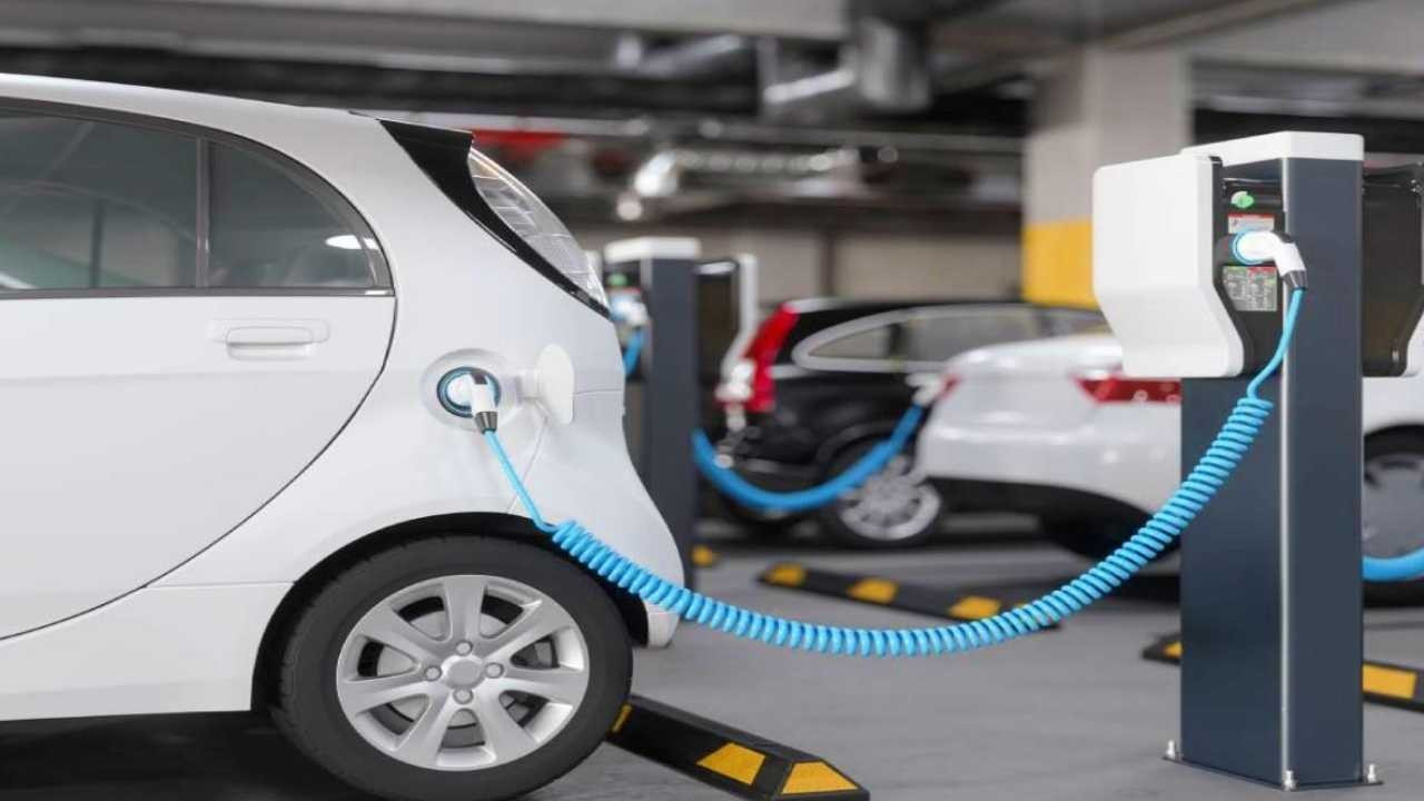Sadece 12 dakikada şipşak doluyor... İşte şarjı en hızlı dolan 10 elektrikli otomobil