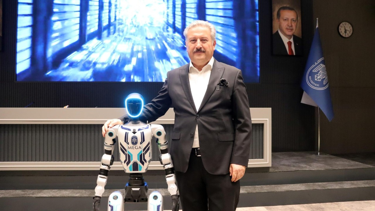 İnsansı robot MEGA, Melikgazi'de göreve başladı