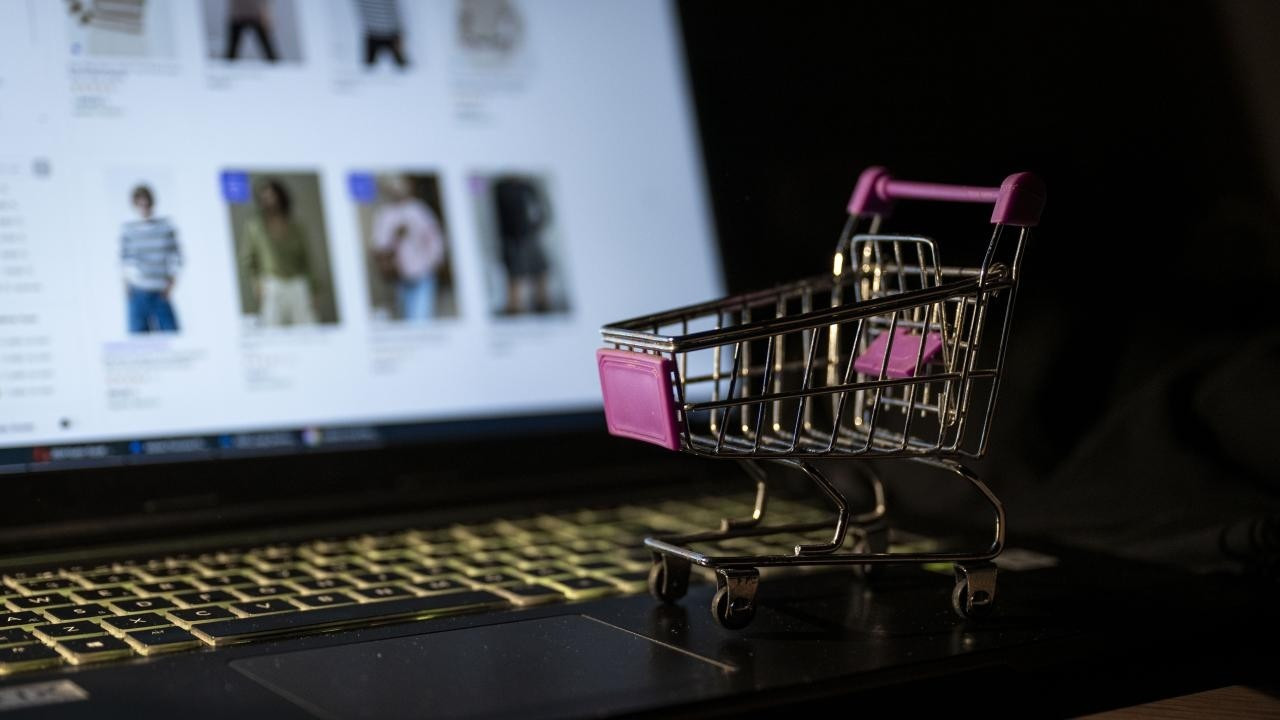 Zincir marketler ve internet alışverişi, esnafı küçültüyor!