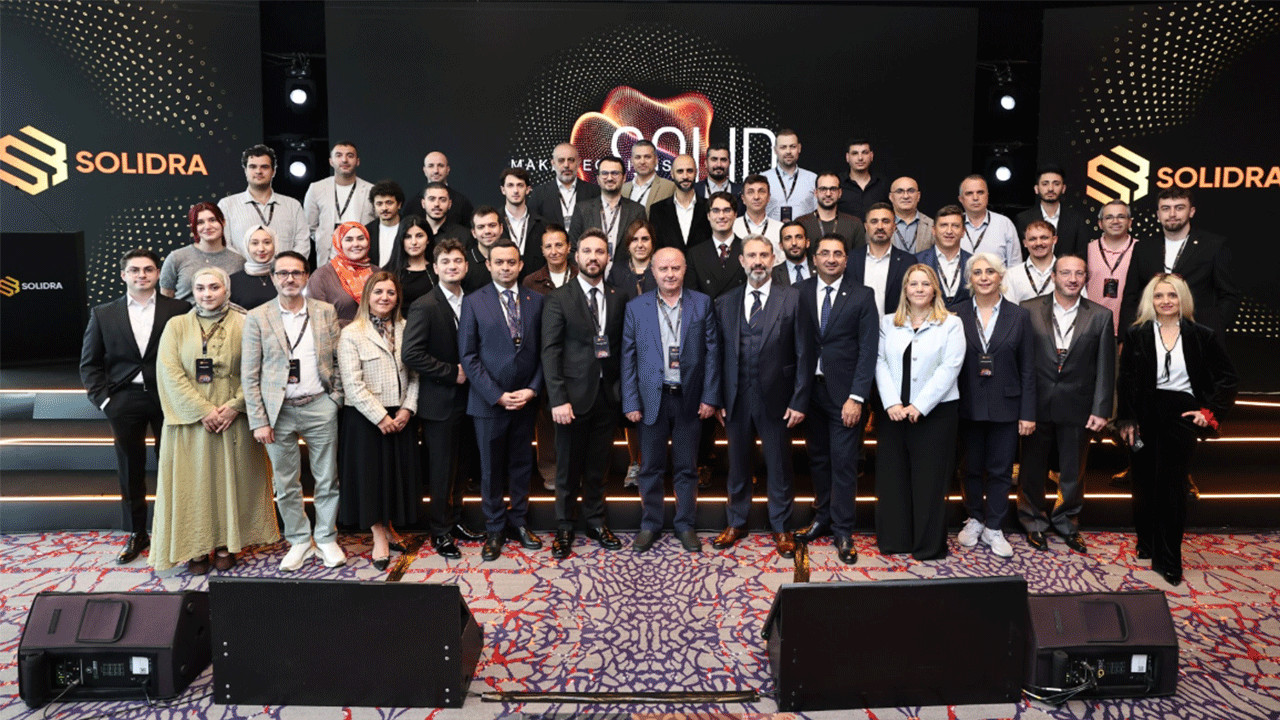 Solidra satın almada yapay zeka ile insan deneyimini buluşturuyor
