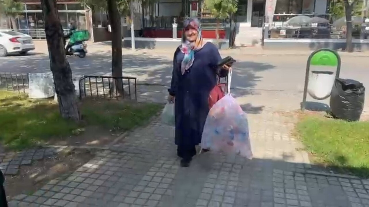 Emekliler ek gelir için ambalaj topluyor!